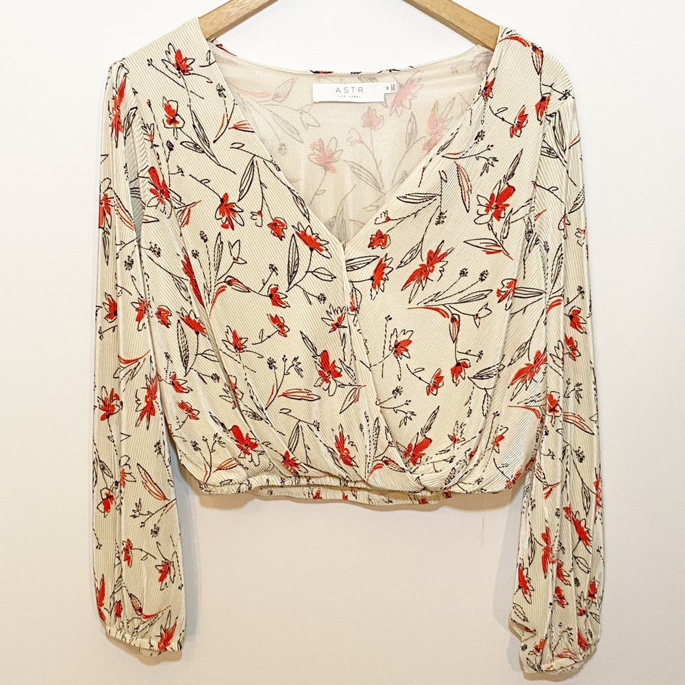 ASTR Accordion Floral Long Sleeve Crop Top - Great Condition - Women’s Medium
